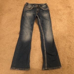 “Suki” Bootcut Jeans by Silver Jeans 👖